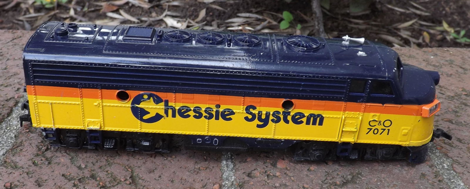 HO "Chessie System" diesel locomotive , c9. (1 of 3)