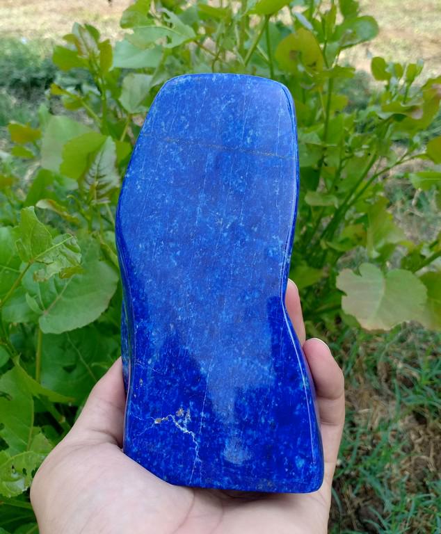 888 Gram Top Quality Hand Made Natural Lapis Lazuli: Title: 888 Gram Top Quality Hand Made Natural Lapis Lazuli Tumble Treatment: Natural Weight: 888 Gram Size/Dimensions: 135x82x33 mm Origin: Afganistan Reserve: $100.00 Shipping: Domestic: Flat-rate of