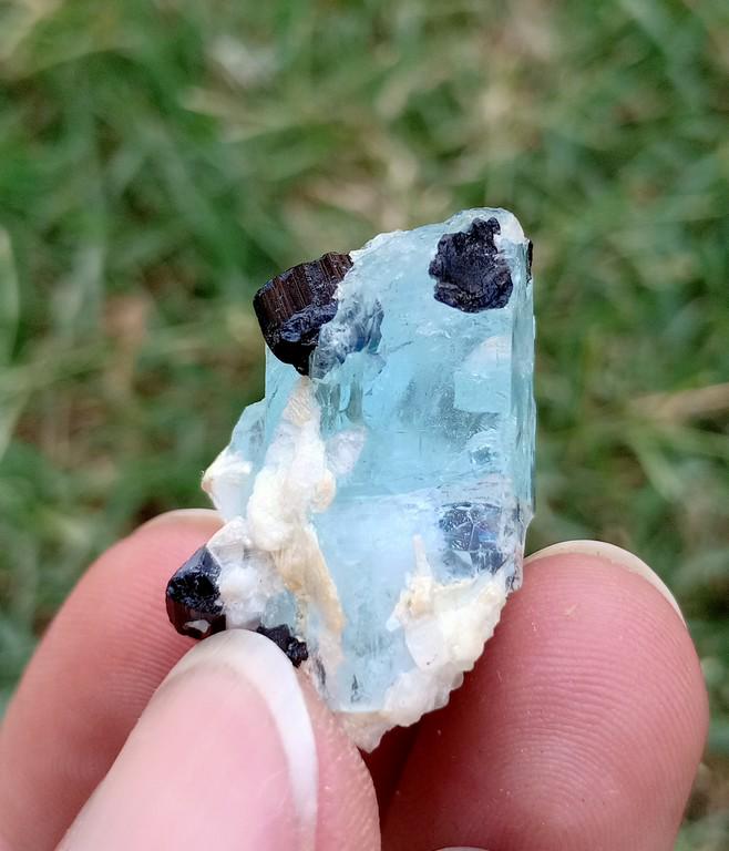 11 Gram Beautiful Natural Aquamarine With Tourmaline: Title: 11 Gram Beautiful Natural Aquamarine With Tourmaline Specimen Treatment: Natural Weight: 11 Gram Dimensions: 27x19x16 mm Origin: Pakistan Reserve: $15.00 Shipping: Domestic: Flat-rate of $