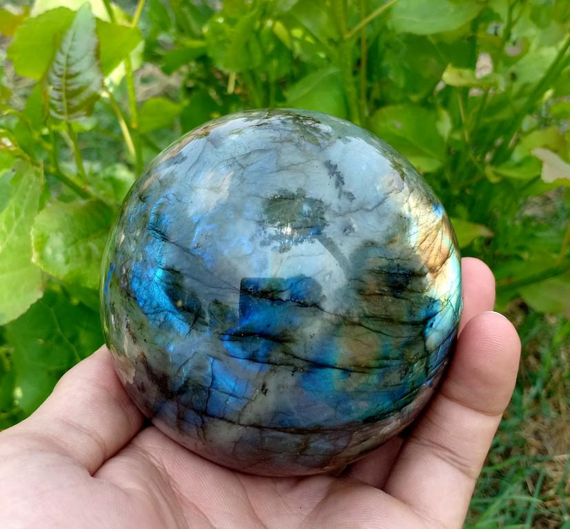 895 Gram Top Quality Hand Made Labradorite Sphere: Title: 895 Gram Top Quality Hand Made Labradorite Sphere Treatment: Natural Weight: 895 Gram Size/Dimensions: 82 mm Origin: Africa Reserve: $130.00 Shipping: Domestic: Flat-rate of $35.00 to anywhere