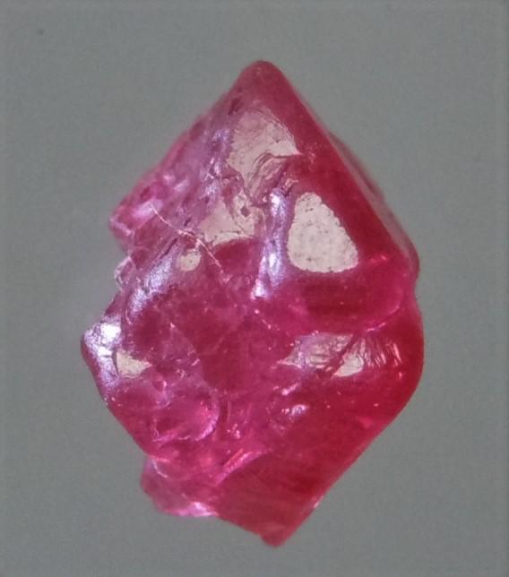 2.5 CT TRANSLUCENT RUBY - UNTREATED GEMSTONE: Title: 2.5 CT TRANSLUCENT RUBY - UNTREATED GEMSTONE Origin: Mogok Township, Mandalay Region, Myanmar Size: 0.96x0.6x0.55 cm / 0.5 gram Description: one side bi-pyramidal, transucent ruby with complex 