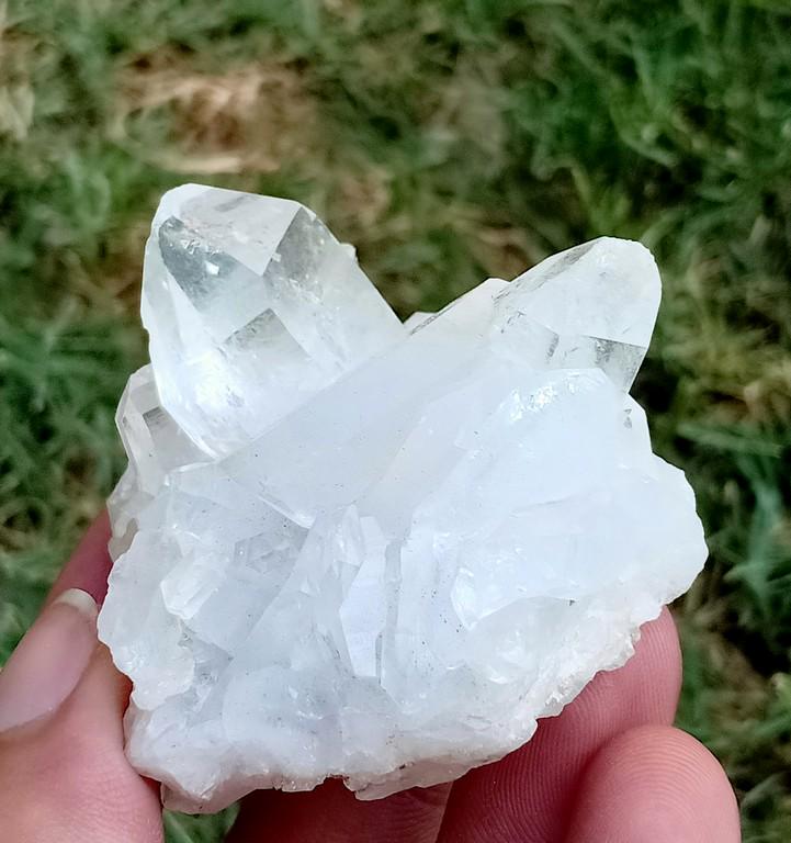 79 Gram Amazing Natural Quartz Specimen: Title: 79 Gram Amazing Natural Quartz Specimen Treatment: Natural Weight: 79 Gram Dimensions: 60x35x36 mm Origin: Pakistan Reserve: $10.00 Shipping: Domestic: Flat-rate of $15.00 to anywhere with