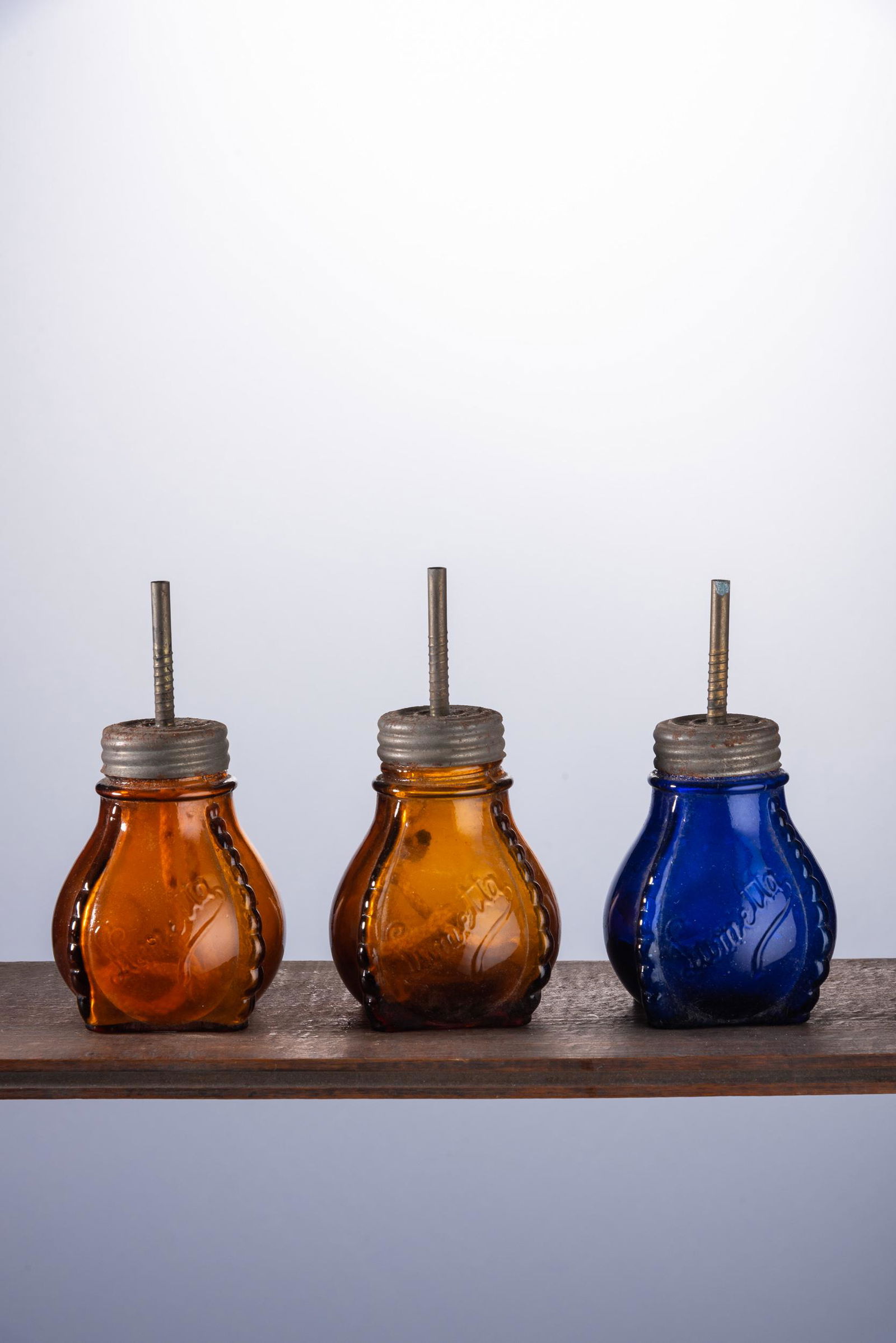 Set of 3 chemistry objects, 2 in orange, 1 in blue (1 of 11)