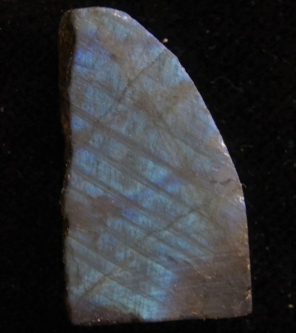 50.7 CT IRIDESCENT LABRADORITE: Title: 50.7 CT IRIDESCENT LABRADORITE Origin: Ampanihi, Atsimo-Andrefana, Madagascar Size: 3x1.5x1 cm / 10.14 gram Description: iridescent, multicolor and translucent labradorite Reserve: $3.00 Shippi