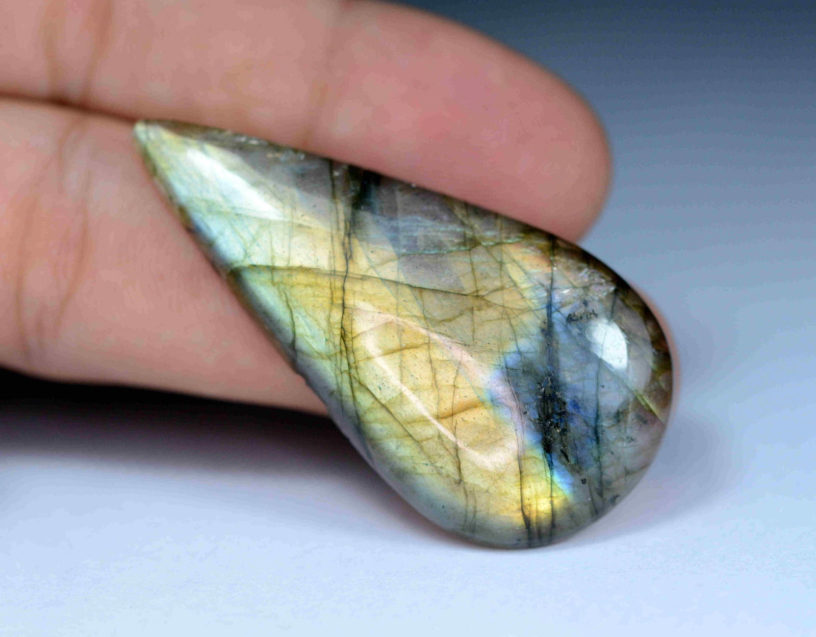 55.00 Cts Beautiful Labradorite Cab: Title: 55.00 Cts Beautiful Labradorite Cab Origin: Africa Weight: 55.00 Carat Size/Dimensions: 50x25x6 mm Reserve: $20.00 Shipping: Domestic: Flat-rate of $12.00 to anywhere within the contiguous U.S.