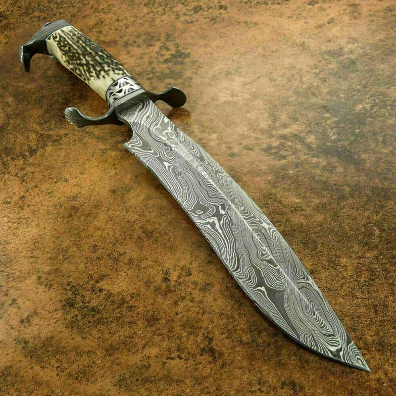 Throwing damascus steel knife boot stag antler: Knife "Battalion" The Damascus knife is wear-resistant and effective. It can serve the owner for decades. The metal does not need sharpening and can withstand heavy loads. The product does not lose it