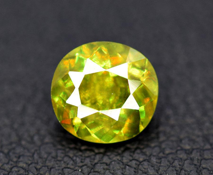 1.05 ct Natural Full Fire Chrome Sphene Titanite (1 of 3)