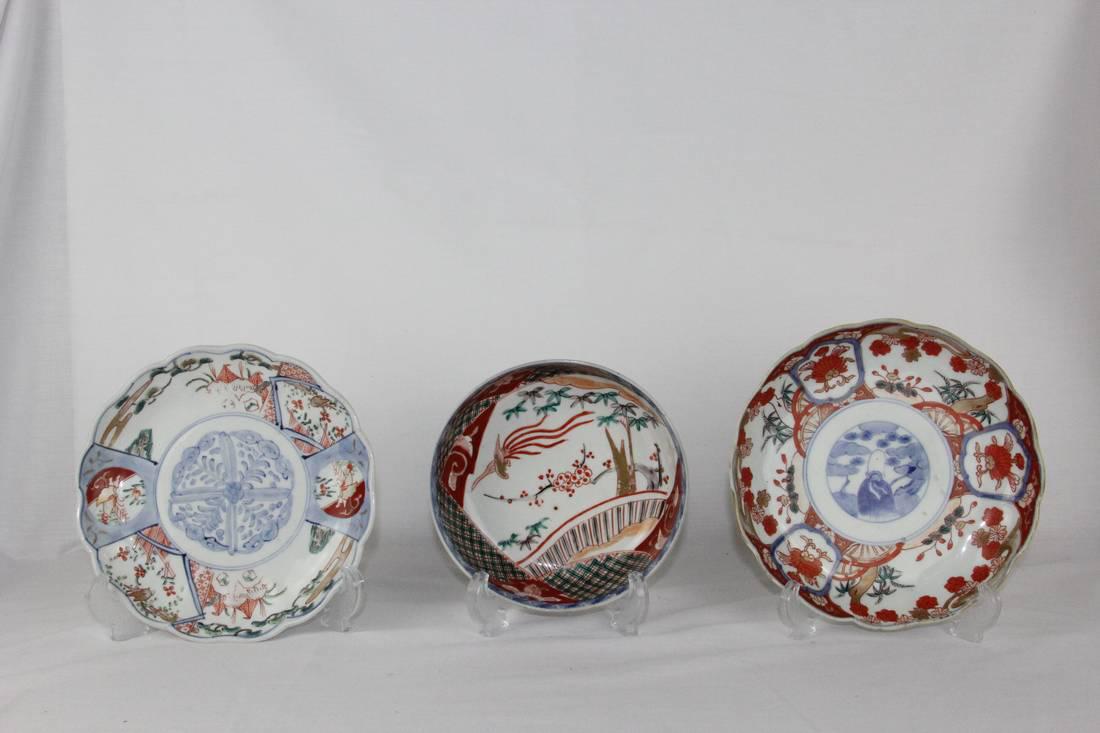 Two Japanese imari plates and bowl (1 of 5)