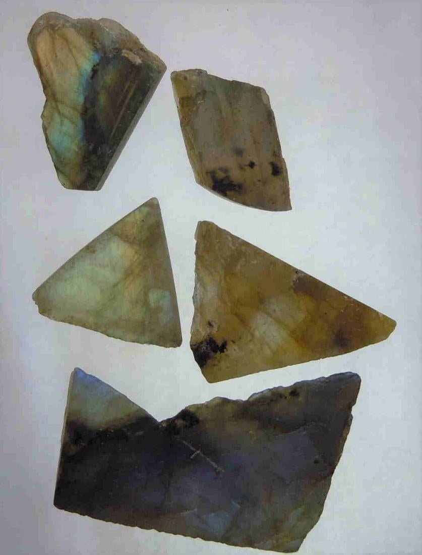 54.25 CT SET OF 5 LABRADORITE: Title: 54.25 CT SET OF 5 LABRADORITE Origin: Ampanihi, Atsimo-Andrefana, Madagascar Size: 1.5-3 cm / 18.36 gram set of 5 iridescent, multicolor and translucent labrodorite Reserve: $3.00 Shipping: Dom