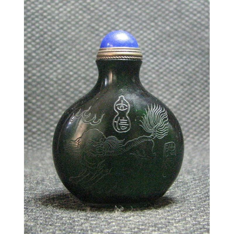 Old Chinese Glass Ancient poetry Snuff Bottle: Snuff Bottle is in good condition, and was created by skilled craftsmen in traditional style with fine handcrafts. This is a great piece of valuable collection, a valuable personal alter or a very goo