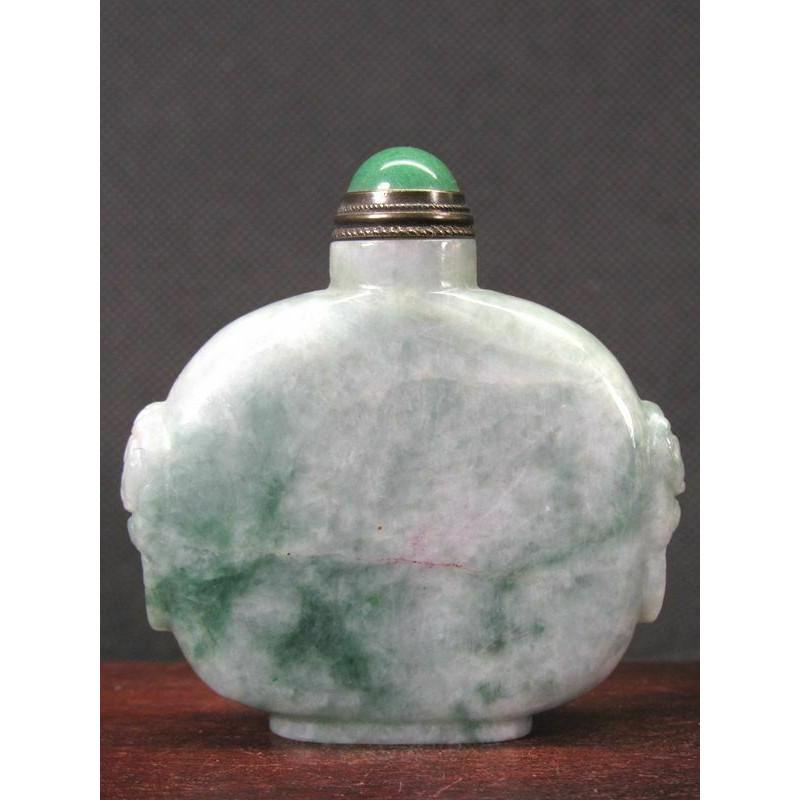Handmade old Chinese Green Jade Stone Snuff Bottle: Snuff Bottle is in good condition, and was created by skilled craftsmen in traditional style with fine handcrafts. This is a great piece of valuable collection, a valuable personal alter or a very goo