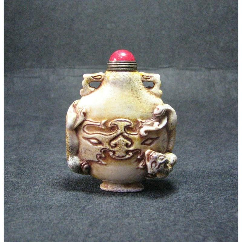 Old Antique Snuff Bottle Chinese Beast Head: Snuff Bottle is in good condition, and was created by skilled craftsmen in traditional style with fine handcrafts. This is a great piece of valuable collection, a valuable personal alter or a very goo