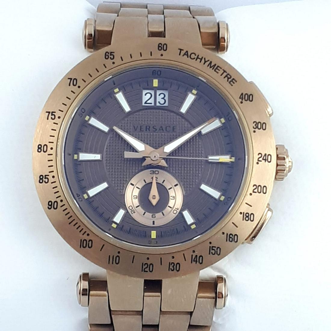 Versace - Date - Men - 2011-present: Brand : Versace Model : Date Gender : Men Movement : Quartz Type : Chronograph wristwatch Total Lenght : 19 cm / 7,48 inch (Including Watch Case) Case Size : 42 mm / 1,65 Inch Bracelet M