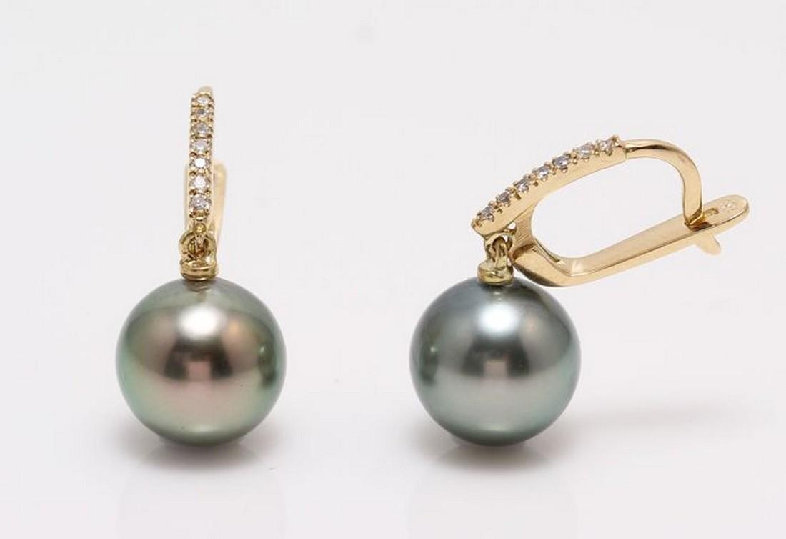 14 kt. Yellow Gold - 10x11mm Round Tahitian Pearls -: Title: 14 kt. Yellow Gold - 10x11mm Round Tahitian Pearls - Earrings - 0.11 ct Description: Emerging from the tropical lagoons of French Polynesia, these pearls have a natural magnificent Tahiti green