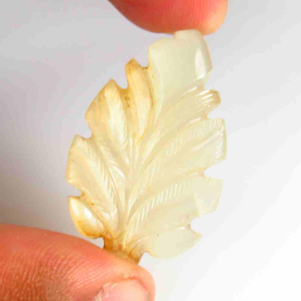44.68 Ctw Natural Moonstone Carving: Title: 44.68 Ctw Natural Moonstone Carving Stone Clarity: Transparent Gemstones: Moonstone Carat Weights: 44.68 Size/Dimensions: 37.00 x 23.00 x 9.20 mm Additional Information: Nice Carving / Origin -