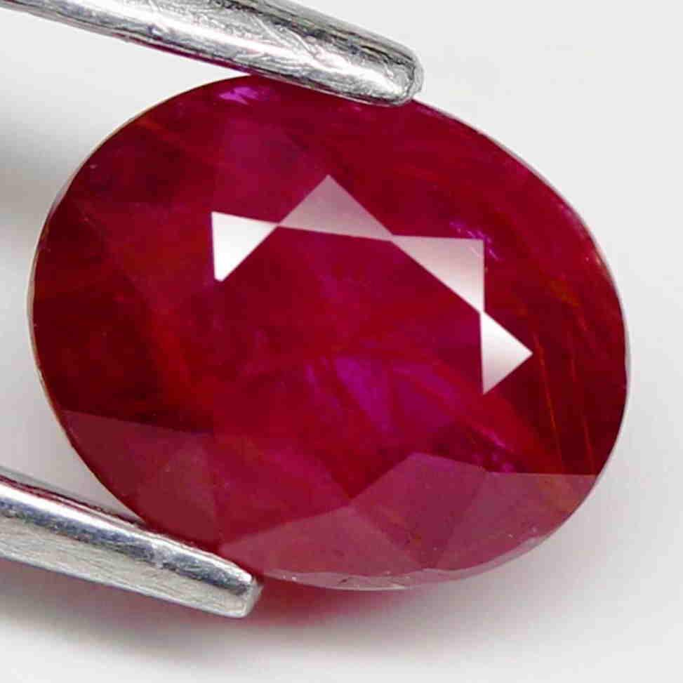 1,41 cts Natural Untreated Oval Blood Red Ruby (1 of 3)