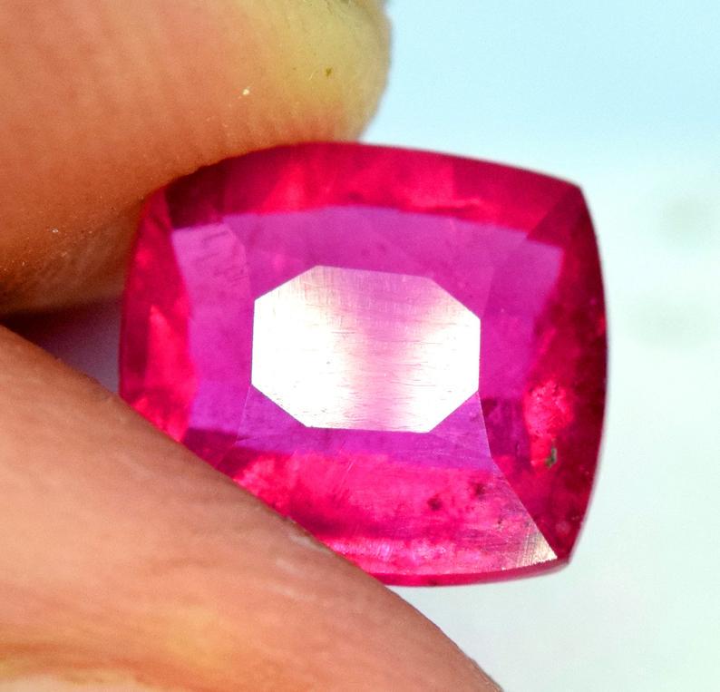 Rubelite Tourmaline , Natural Rubelite Tourmaline: Materials tourmaline, rubelite, rubelite tourmaline more Description 1.80 cts Natural Rubelite Tourmaline Gemstone from Afghanistan - Weight : 1.80 carats Size : 08*07*04 mm Treatment : Natural Origin