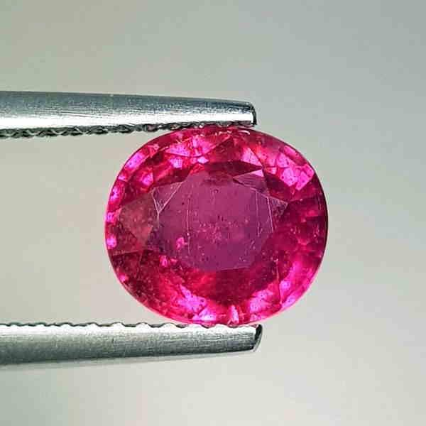 2.05 ct Natural Ruby (1 of 6)