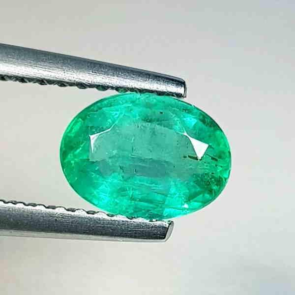 Natural Emerald Oval Cut 0.80 ct (1 of 5)