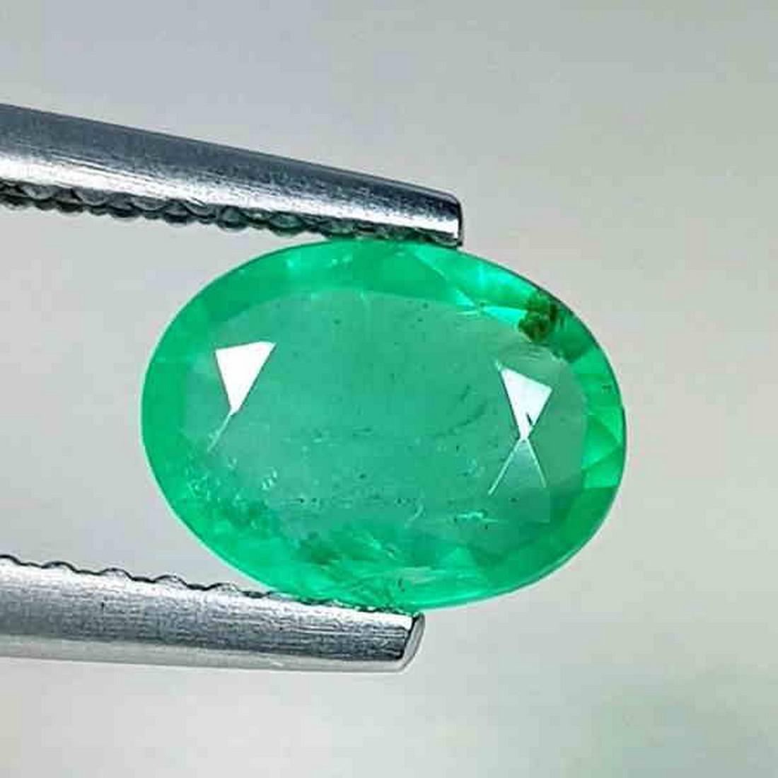 Natural Emerald Oval Cut 0.90 ct (1 of 5)