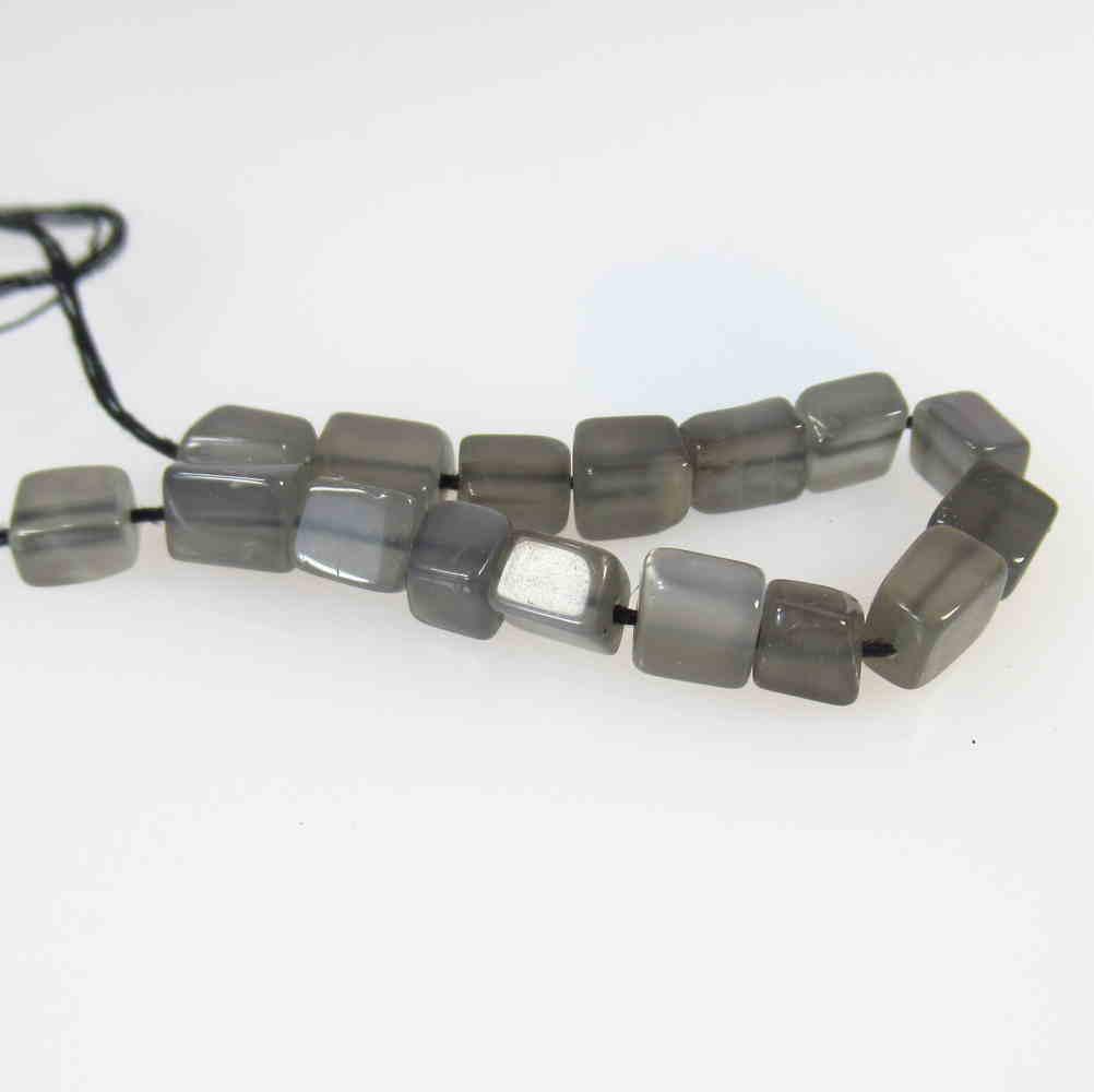 11.92 Ctw Natural 16 Labradorite Drilled Square Beads: No Reserve! Title: 11.92 Ctw Natural 16 Labradorite Drilled Square Beads Stone Clarity: Transparent Gemstone: Labradorite Beads Carat Weight: 11.92 Size/Dimensions: 4.1x3.8 to 5.6x4.6 mm / 16 PC's Add
