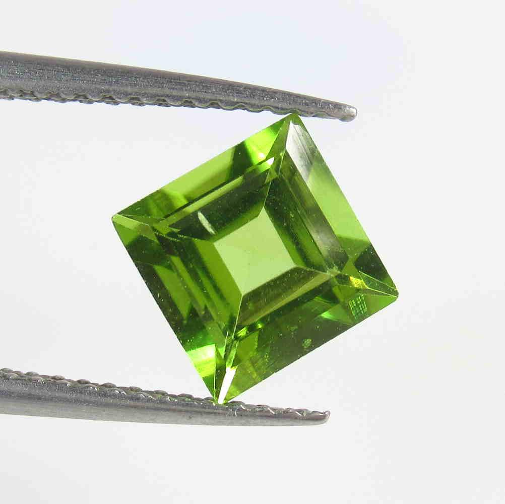 1.89 Ctw Natural Pakistan Peridot Square Cut: No Reserve! Title: 1.89 Ctw Natural Pakistan Peridot Square Cut Stone Clarity: VVS Gemstone: Peridot Carat Weight: 1.89 Size/Dimensions: 7.00 x 7.00 x 4.50 mm Additional Information: Top Class Luster 
