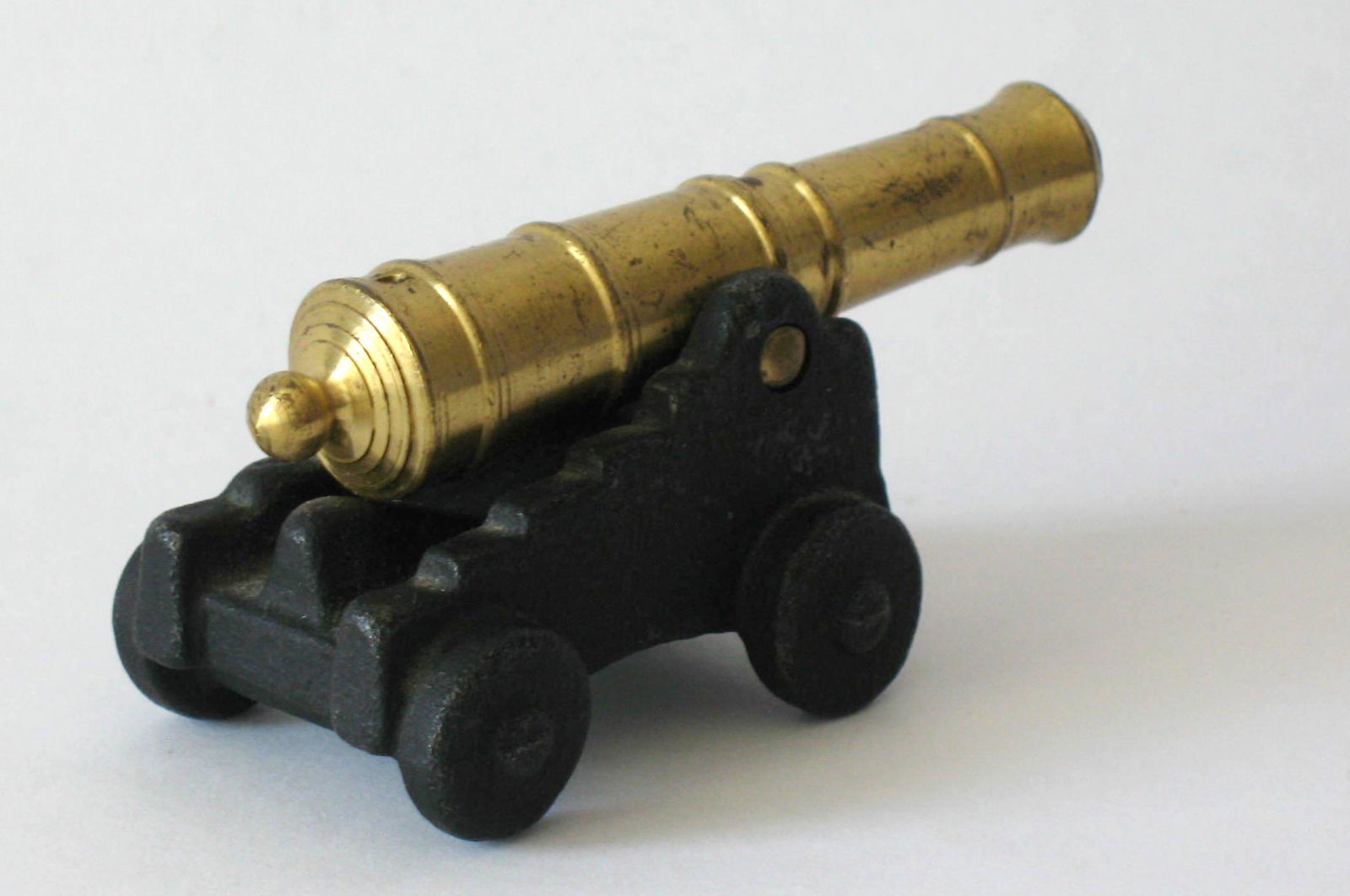 Vintage cast iron & brass canon paper weight. (1 of 2)