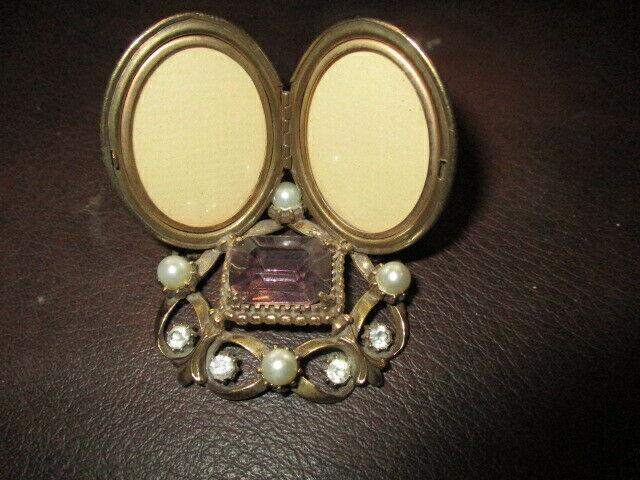 BB: ANTIQUE DOUBLE SWEETHEART MINATURE JEWLED PICTURE (1 of 5)