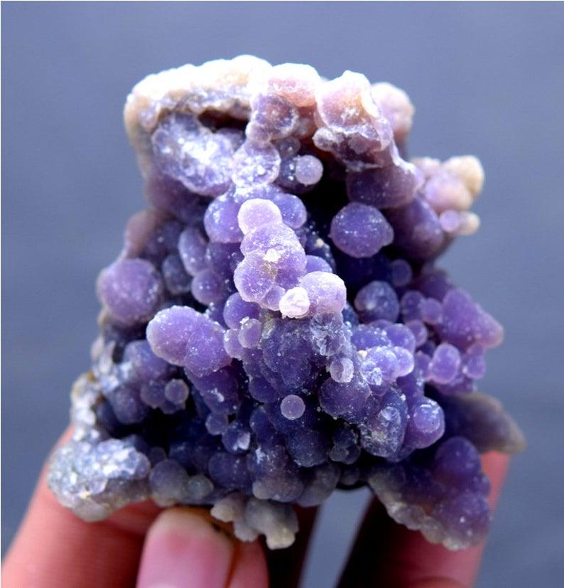 Grape Agate Chalcedony Specimen , Botryoidal Chalcedony: Materials Grape Agate, chalcedony more Description Grape Agate Chalcedony Specimen , Botryoidal Chalcedony Crystals Specimen - Weight : 91 Gram Size : 60*52*34 mm Treatment : Natural Origin : Indonesi