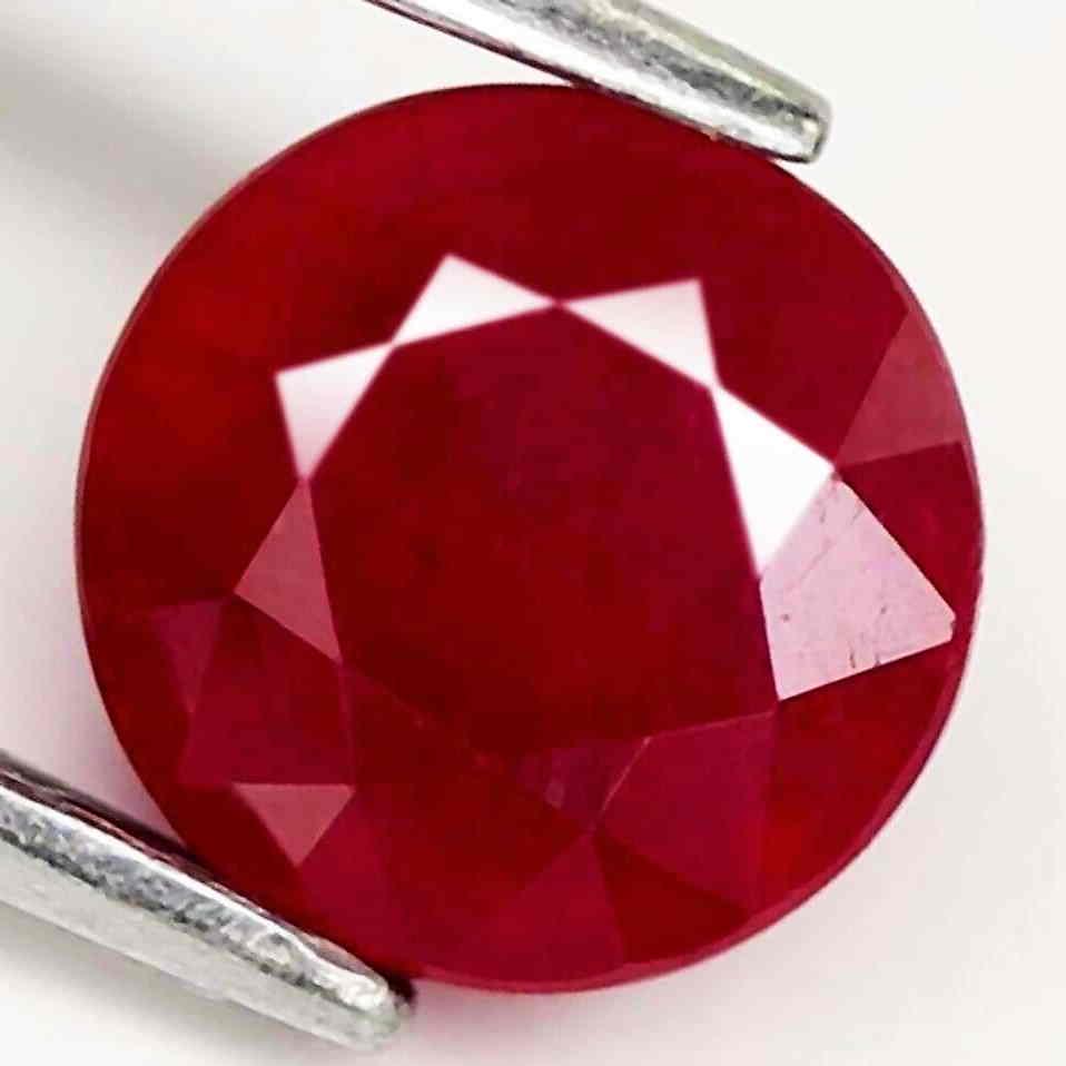 2,17 cts Natural Round Blood Red Ruby (1 of 3)