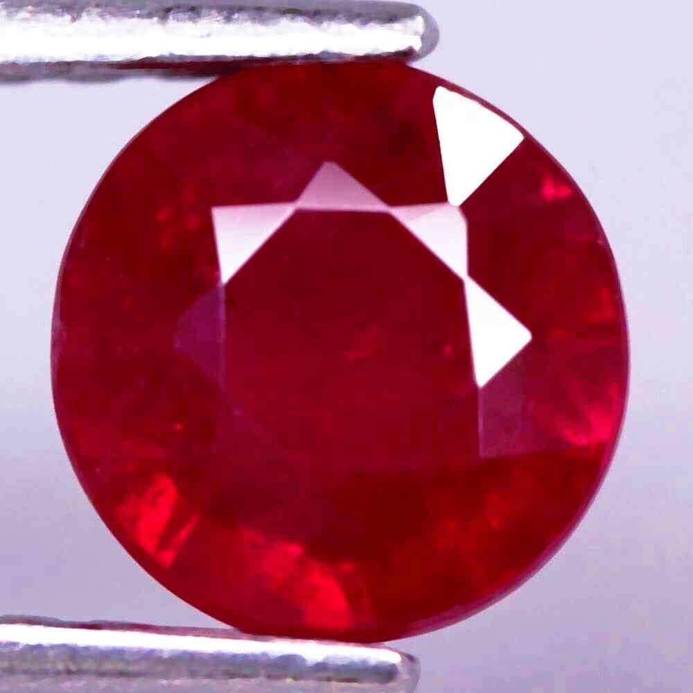 1,31 cts Natural Round Blood Red Ruby (1 of 3)