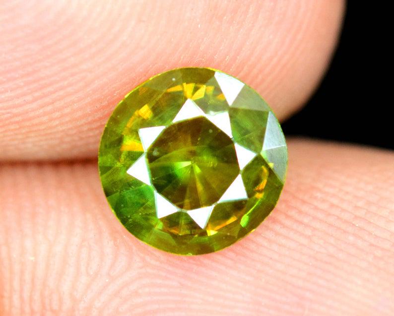 Sphene Gemstone , Green Color Top Fire Natural Chrome: Dimensions Carat weight: 1.05 Description Sphene Gemstone , Green Color Top Fire Natural Chrome Sphene from Pakistan - Weight : 1.05 ct Size : 7*7*3 mm Treatment : Natural Origin : Pakistan DHL Global