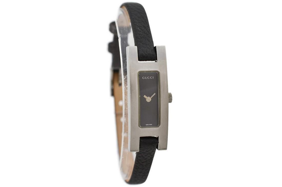 Vintage Gucci 3900L Stainless Steel Quartz Petite: Title: Vintage Gucci 3900L Stainless Steel Quartz Petite Ladies Watch 1895 Brand: Gucci Date: 1990s Model: 3900L Movement: Quartz Functions: Time Case Metal: Stainless Steel Case Size: 12mm X 34mm Dia