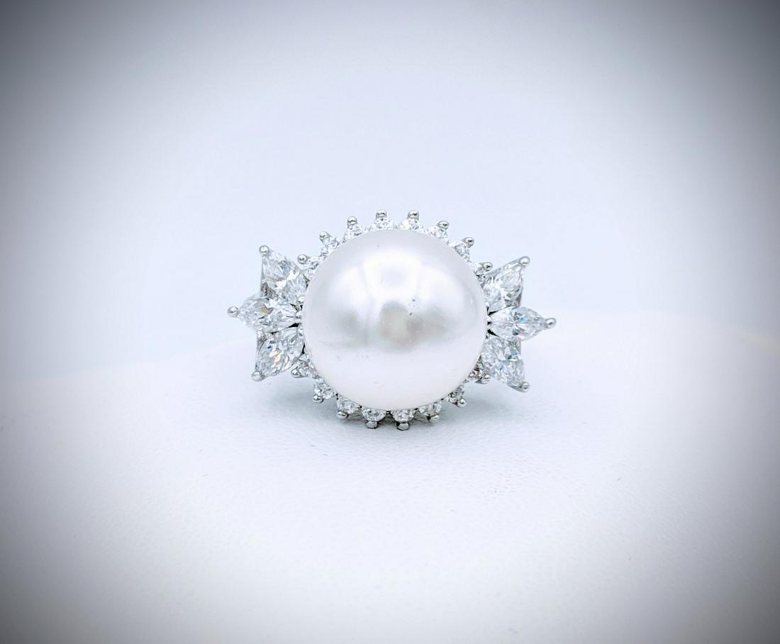 Sterling Silver Large Pearl Ring w CZ Sz 7 (1 of 4)