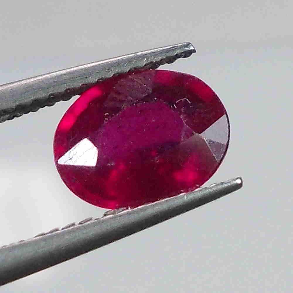 2.20 Ct Natural Red Ruby Oval Cut (1 of 2)