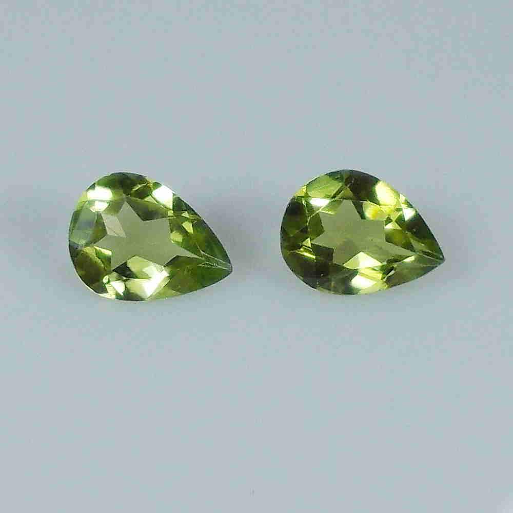 2.13 Ctw Natural Pakistan Peridot Pear Pair: No Reserve! Title: 2.13 Ctw Natural Pakistan Peridot Pear Pair Stone Clarity: VVS Gemstone: Peridot Carat Weight: 2.13 Dimensions: 8.00 x 6.10 x 3.10 mm / 2 Pc's Additional Information: Top Class Lust