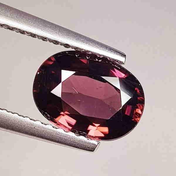 2.10 ct Natural Zircon Oval Cut: No Reserve! Title: 2.10 ct Natural Zircon Oval Cut Color/Clarity: VVS Gemstones: Loosegemstone Carat Weights: 2.1 Size/Dimensions: 8.50 x 6.00 x 3.60 Additional Information: Oval - Cambodia Shipping: