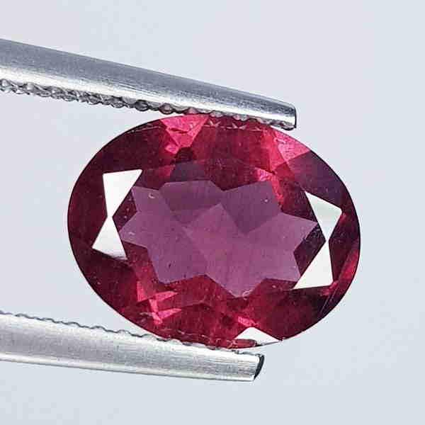 Natural Rhodolite Garnet Oval Cut 2.75 ct: No Reserve! Title: Natural Rhodolite Garnet Oval Cut 2.75 ct Color/Clarity: VVS - VS Gemstones: Gemstones Carat Weights: 2.75 Size/Dimensions: 10.00 x 8.00 x 4.00 Additional Information: Oval - Burma 