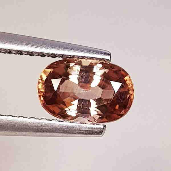 1.64 ct Natural Zircon Oval Cut: No Reserve! Title: 1.64 ct Natural Zircon Oval Cut Color/Clarity: VVS Gemstones: Loosegemstone Carat Weights: 1.64 Size/Dimensions: 7.50 x 5.00 x 3.80 Additional Information: Oval - Cambodia Shipping: