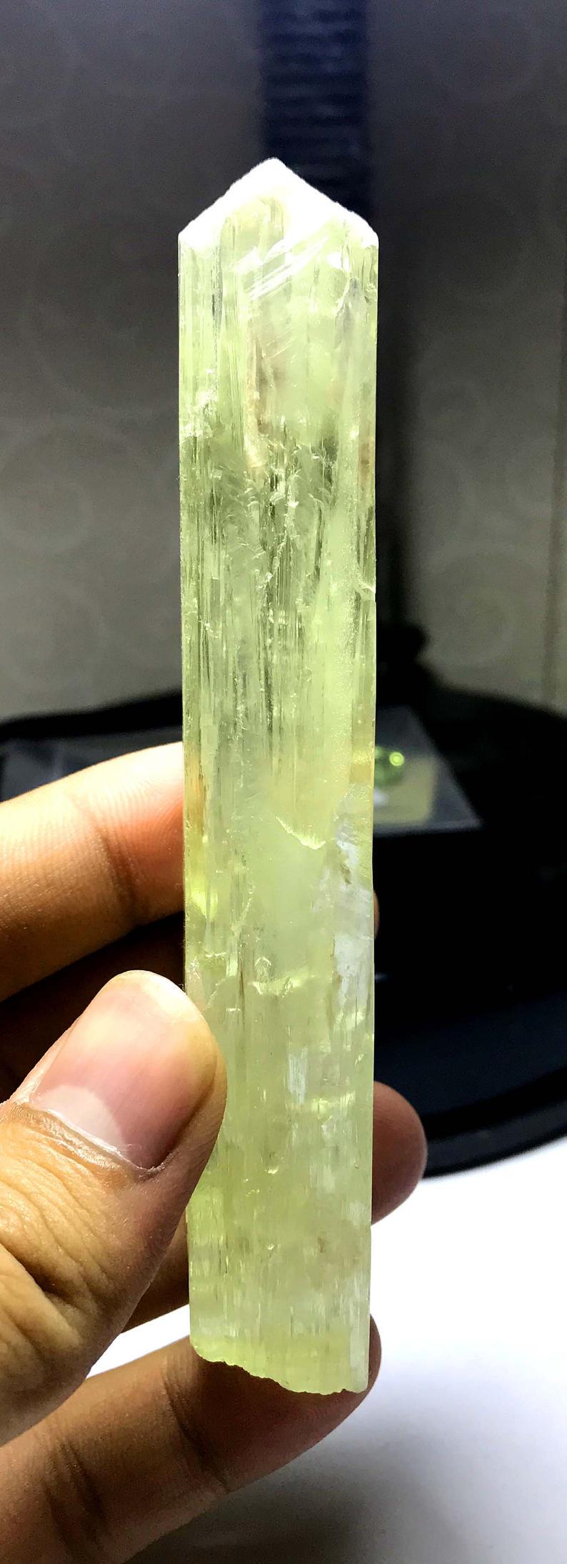 Natural Triphane Kunzite Crystal V-shape Lemon Yellow: Materials Kunzite, spodumene, triphane more Dimensions Carat weight: 600 Description Natural Triphane Kunzite Crystal V-shape Lemon Yellow Color Weight - 120 Gram Dimensions : 116*28*19 mm Treatment :