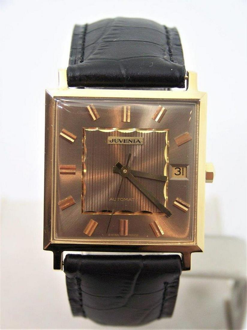 NOS 18K Gold JUVENIA MACHO Mens 25J AUTOMATIC Watch: Description New Old Stock 18K Gold JUVENIA MACHO Mens 25J AUTOMATIC Watch Ref 8902 with Olive Color Dial This Men’s Juvenia watch is Swiss made Great present for watch collectors & enthusiasts! * So