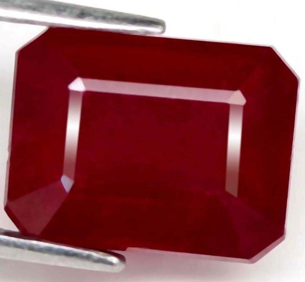 5.04 cts Natural Big Octagon Blood Red ruby (1 of 3)