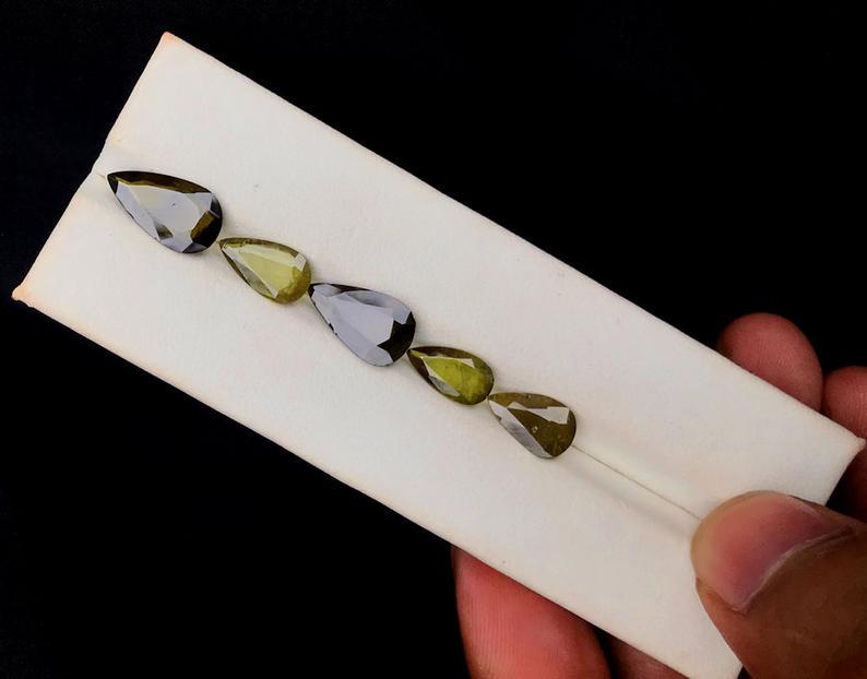 Sphene Gemstone , Beautiful Natural Full Fire Sphene (1 of 1)