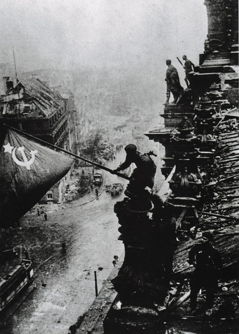 EVGENIJ CHALDEJ - Soviet soldiers raise the flag over: Artist: TAZIO SECCHIAROLI Print Title: Soviet soldiers raise the flag over the Berlin Reichstag, May 2, 1945 Medium: Photo-lithograph Printed in ITALY in 2000’s Image size (inches) approx. 10 x 7.5�