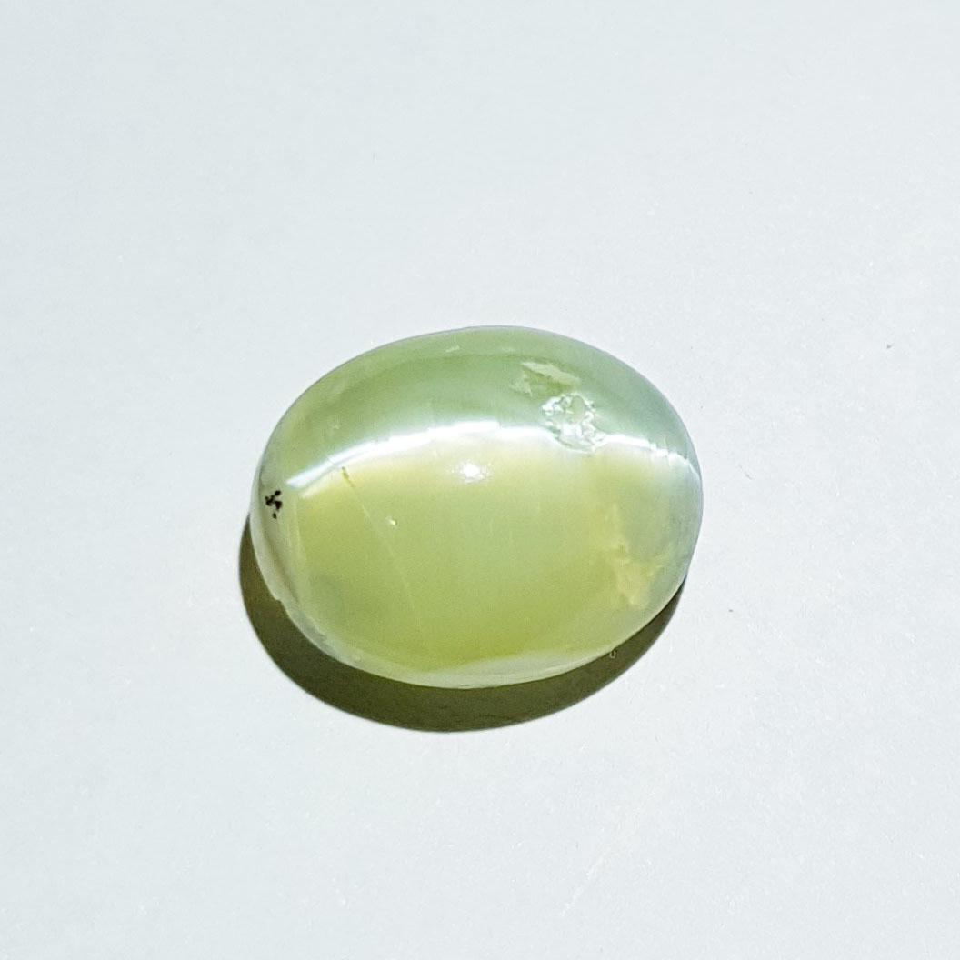 7.50 ct Natural Opal Cat's Eye: No Reserve! Title: 7.50 ct Natural Opal Cat's Eye Color/Clarity: Semi Transparent Carat Weight: 7.5 Dimensions: 13.70 x 11.10 x 8.30 Additional Information: Oval - Africa Shipping: Domestic: Flat-rat