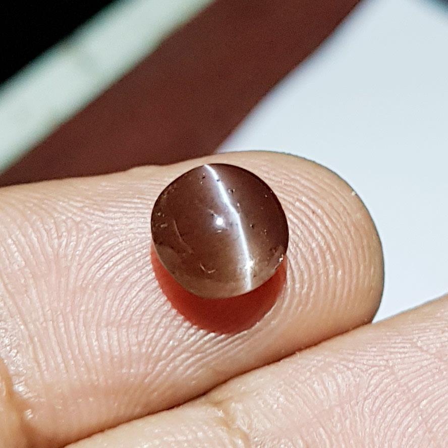 2.29 ct Natural Scapolite Cat's Eye: No Reserve! Title: 2.29 ct Natural Scapolite Cat's Eye Color/Clarity: Opaque Carat Weight: 2.29 Dimensions: 7.80 x 7.80 x 5.10 Additional Information: Round - Africa Shipping: Domestic: Flat-rate of