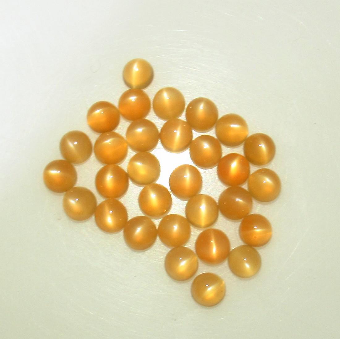 8.80 Ct Natural 30 Moonstone Round lot: No Reserve! Title: 8.80 Ct Natural 30 Moonstone Round lot Stone Clarity: Transparent Gemstones: Natural Moonstone Carat Weights: 8.8 Size/Dimensions: 4.00 to 4.10 mm / 30 PC's Additional Information: