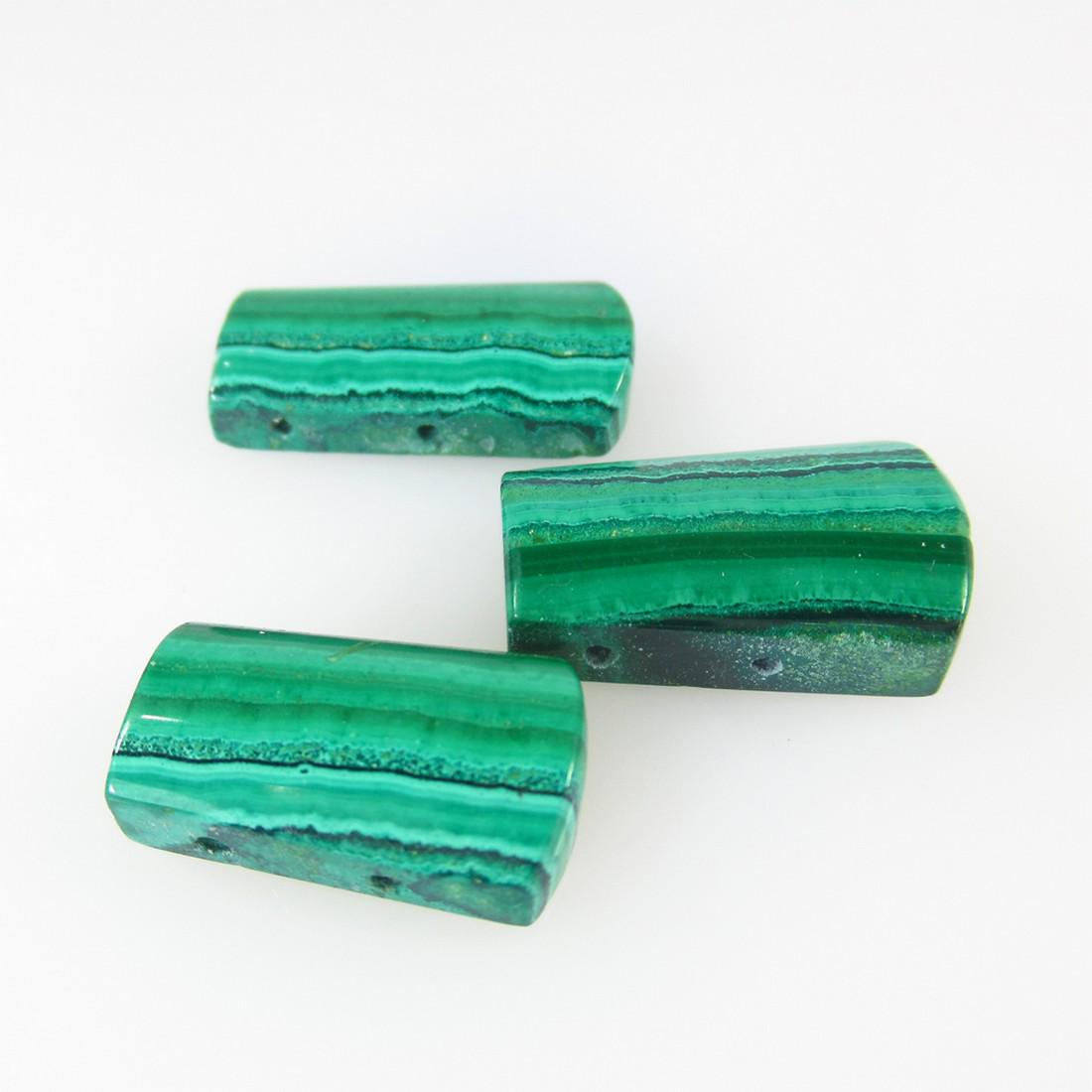 33.62 Ctw Natural 3 Green Malachite Fancy Set: No Reserve! Title: 33.62 Ctw Natural 3 Green Malachite Fancy Set Stone Clarity: Opaque Gemstones: Malachite Size/Dimensions: 33.62 Carat Weights: 16.0x8.9 - 18.5x9.1 mm / 3 PC's Additional Information