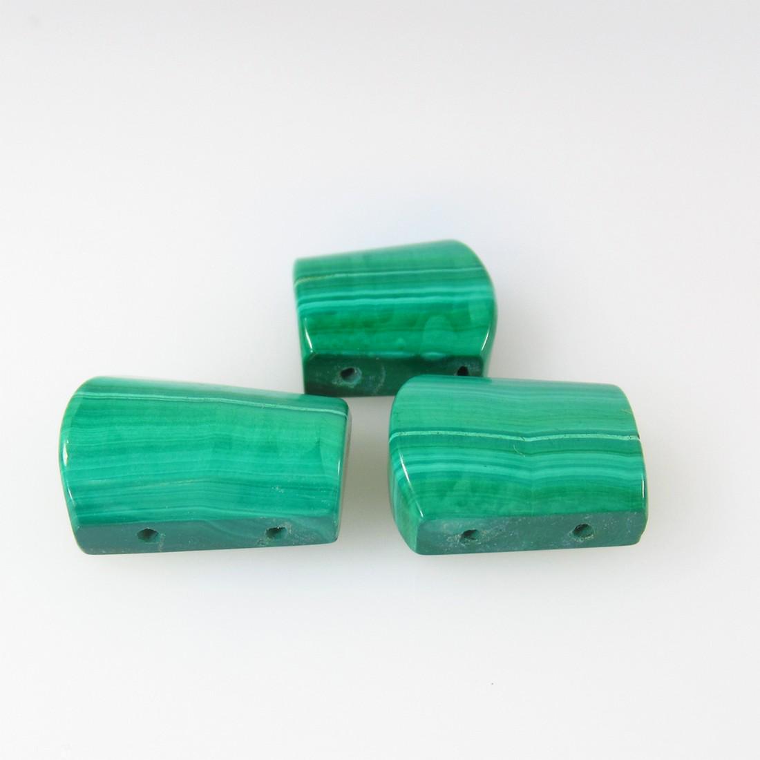 34.98 Ctw Natural 3 Green Malachite Fancy Set: No Reserve! Title: 34.98 Ctw Natural 3 Green Malachite Fancy Set Stone Clarity: Opaque Gemstones: Malachite Size/Dimensions: 34.98 Carat Weights: 12.5x11.5 - 15.5x11.0 mm / 3 PC's Additional Informati