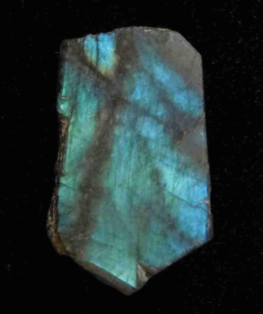 49.65 CT IRIDESCENT LABRADORITE: Title: 49.65 CT IRIDESCENT LABRADORITE Origin: Ampanihy, Atsimo Andrefana, Madagascar Size: 3x2x0.8 cm / 9.43 gram Description: iridescent, multicolor and translucent labradorite Reserve: $3.00 Shippi